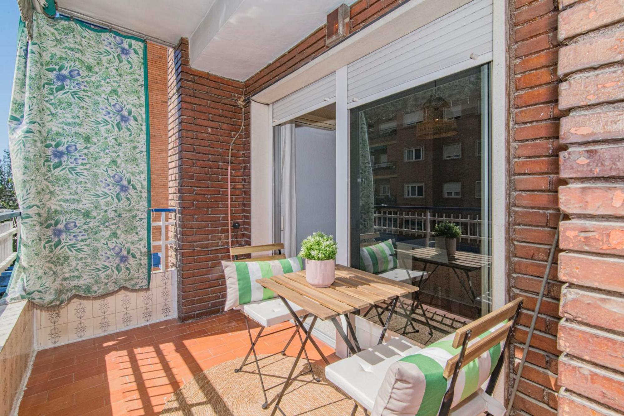 Delfin Retreat Con Terraza Junto A Parada De Metro Granada Buitenkant foto